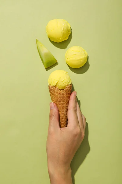 美味新鲜的夏季食物 甜瓜冰淇淋 — 图库照片