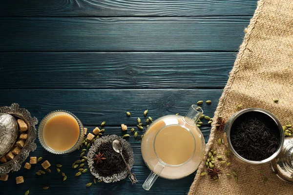 Bebida Quente Tradicional Indiana Com Leite Especiarias Chá Masala — Fotografia de Stock