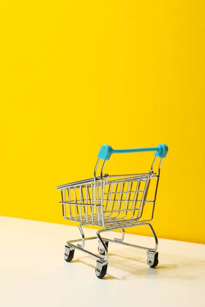 ショッピングや購入のコンセプト 販売と割引を作る — ストック写真