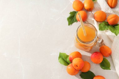 Kayısı ile kompozisyon, lezzetli ve taze meyve kavramı