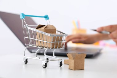 Alışveriş ve satın alma kavramı, satış ve indirim