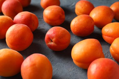 Kayısı ile kompozisyon, lezzetli ve taze meyve kavramı