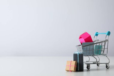 Alışveriş ve satın alma kavramı, satış ve indirim