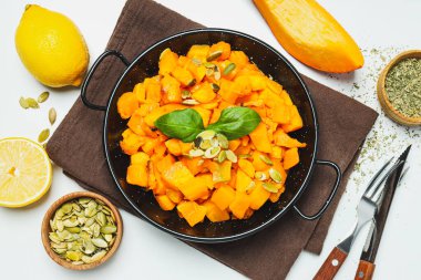 Sonbahar mevsimi lezzetli yemek konsepti - fırında balkabağı