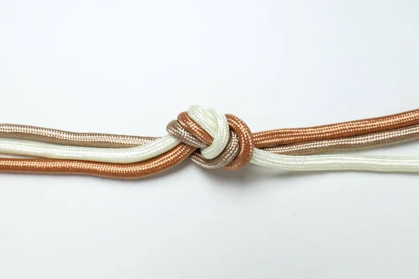 Вузол Різнокольорових Плетених Мережив Білому Тлі — стокове фото