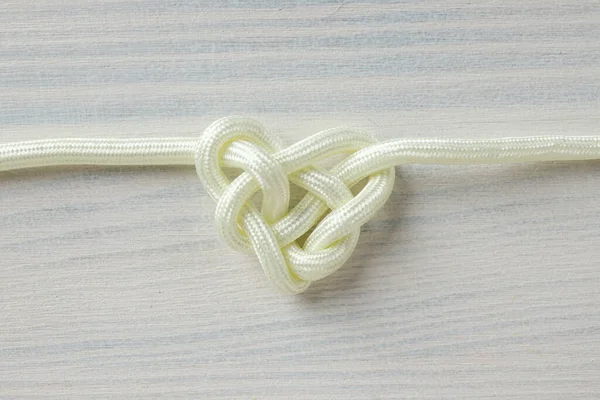 Κέλτικος Κόμπος Σχήμα Καρδιάς Από Λευκό Κορδόνι Έννοια Της Δημιουργικής — Φωτογραφία Αρχείου