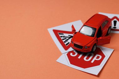 Sürüş okulu ve sürüş dersleri konsepti, eğitim konsepti