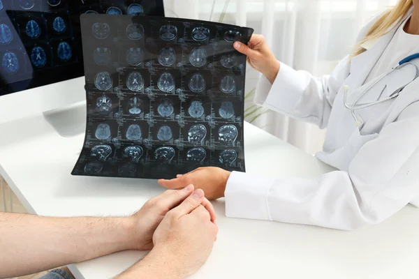 Doctor Shows Tumor Patient Mri Images Head — Stock Photo, Image