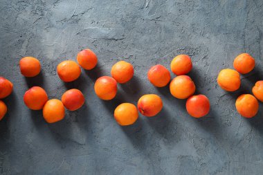 Kayısı ile kompozisyon, lezzetli ve taze meyve kavramı