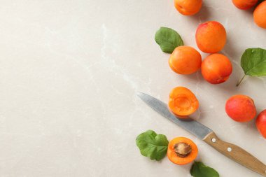 Kayısı ile kompozisyon, lezzetli ve taze meyve kavramı