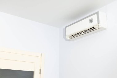 Klima, yazları modern apartman aksesuarları.