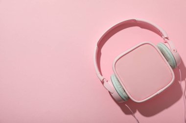 Barbiecore, pembe renkli stil konsepti, Barbiecore tarzı.