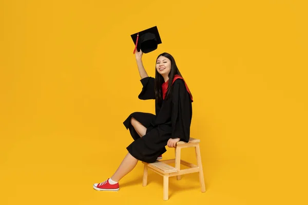 Una Hermosa Chica Origen Asiático Estudiante Graduación —  Fotos de Stock
