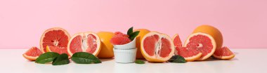 Sulu yaz meyvesi - greyfurt, taze yiyecek kavramı