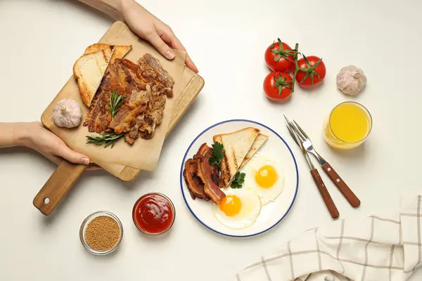 味道鲜美的早餐和美味的肉食概念 炸咸肉 — 图库照片