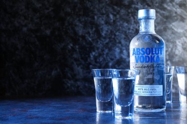 Odessa, Ukrayna, 09.08.2023: Alkol içeceği - Absolut vodka