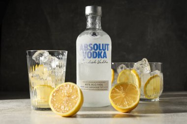 Odessa, Ukrayna, 09.08.2023: Alkol içeceği - Absolut vodka