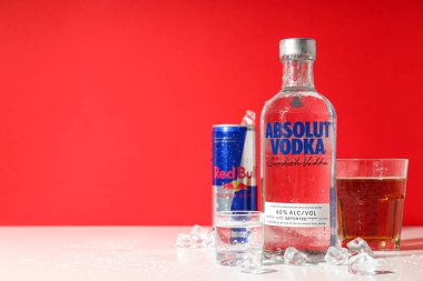 Odessa, Ukrayna, 09.08.2023: Alkol içeceği - Absolut vodka