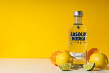 Odessa, Ukrayna, 09.08.2023: Alkol içeceği - Absolut vodka