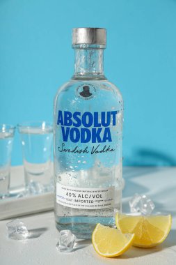 Odessa, Ukrayna, 09.08.2023: Alkol içeceği - Absolut vodka