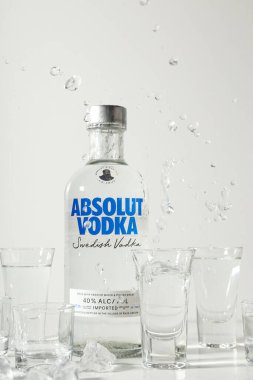 Odessa, Ukrayna, 09.08.2023: Alkol içeceği - Absolut vodka