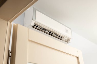 Klima, yazları modern apartman aksesuarları.