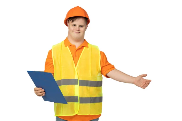 Png Usmívající Mladý Muž Downovým Syndromem Pracovní Uniformě Tvrdým Kloboukem — Stock fotografie