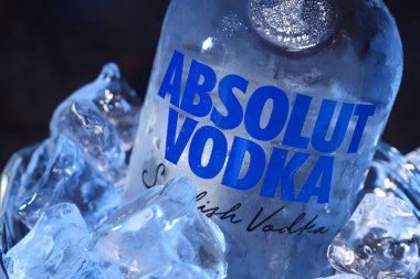 Odessa, Ukrayna, 09.08.2023: Alkol içeceği - Absolut vodka