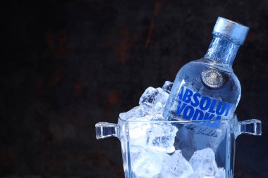 Odessa, Ukrayna, 09.08.2023: Alkol içeceği - Absolut vodka