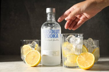 Odessa, Ukrayna, 09.08.2023: Alkol içeceği - Absolut vodka