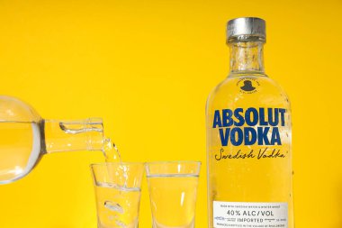 Odessa, Ukrayna, 09.08.2023: Alkol içeceği - Absolut vodka