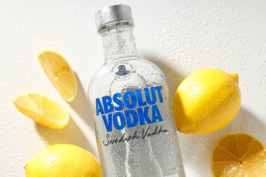 Odessa, Ukrayna, 09.08.2023: Alkol içeceği - Absolut vodka