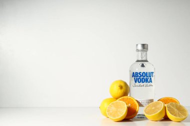 Odessa, Ukrayna, 09.08.2023: Alkol içeceği - Absolut vodka