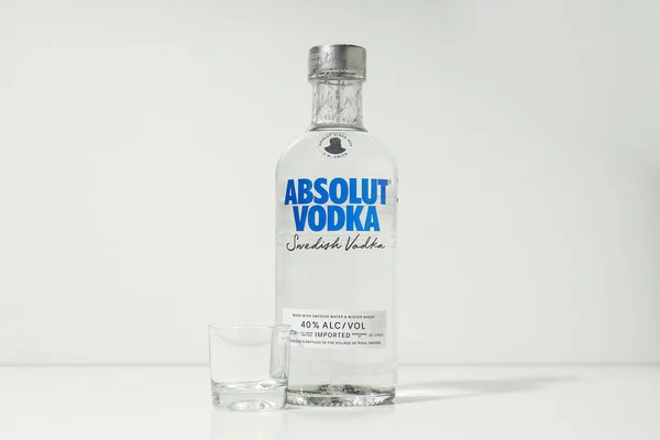 Odessa Ucrania 2023 Bebida Alcohólica Vodka Absoluto —  Fotos de Stock