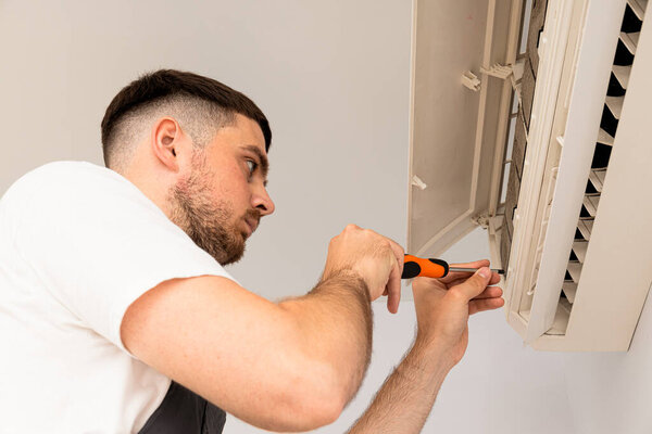 Мастер мужского пола и кондиционер, ремонт кондиционеров