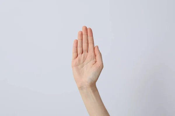 Χέρι Μιας Γυναίκας Είναι Γυρισμένο Την Παλάμη Ελαφρύ Φόντο — Φωτογραφία Αρχείου