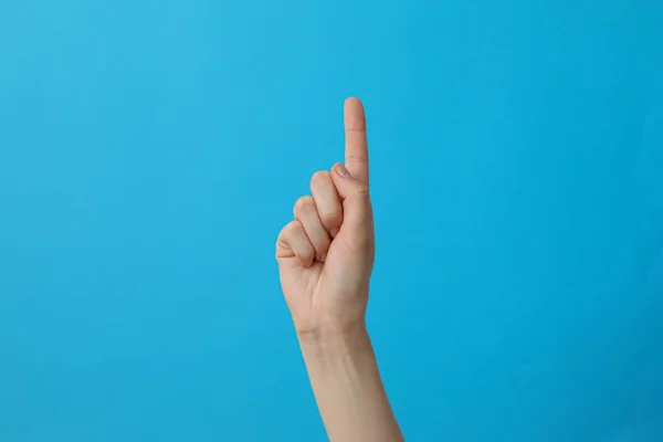 Female Hand Showing One Finger Blue Background — Stock Photo, Image