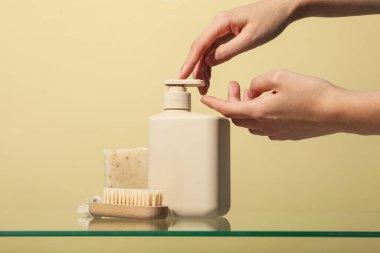 Hijyen ürünleri banyo raf.