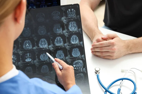Young Female Doctor Looking Mri Image Human Head — Stock Photo, Image