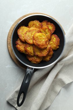 Lezzetli yemek konsepti. Lezzetli patates kızartması.