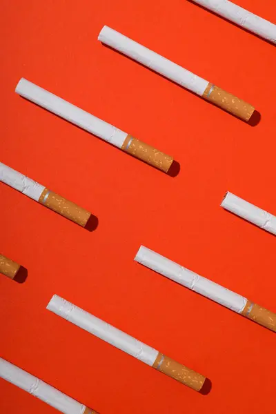 Έννοια Του Εθισμού Στο Κάπνισμα Σκιαγραφούνται Ολόκληρα Τσιγάρα — Φωτογραφία Αρχείου