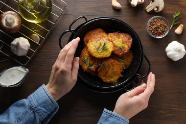 Lezzetli yemek konsepti. Lezzetli patates kızartması.