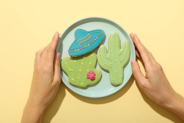 Tabakta zencefilli ekmek şeklinde Meksika sembolleri.