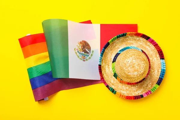 México Bandera Lgbt Sobre Fondo Amarillo —  Fotos de Stock