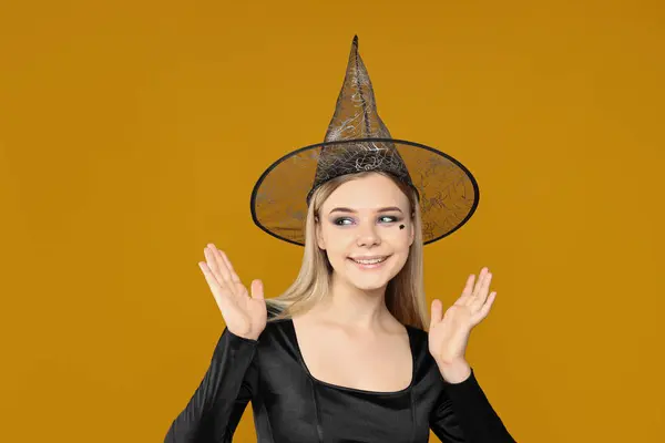 Portrait Une Fille Costume Halloween Sur Fond Jaune — Photo