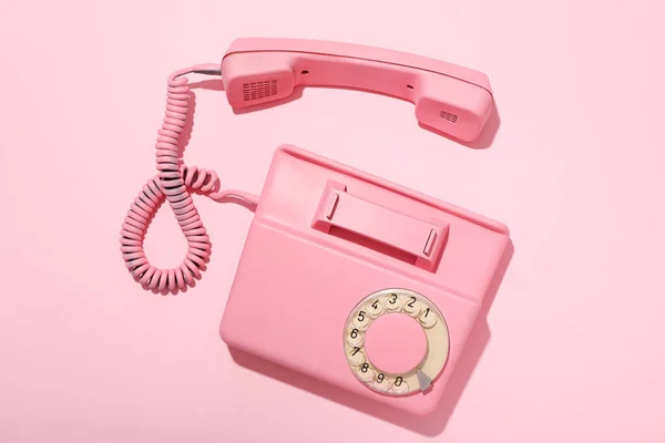 Vintage Różowy Telefon Różowym Tle Widok Góry — Zdjęcie stockowe