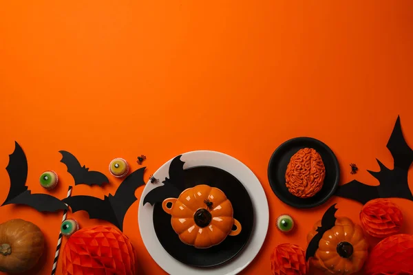 万圣节的餐桌布置 用南瓜做可怕的装饰 — 图库照片