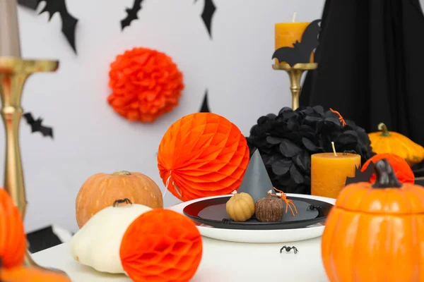Espeluznantes Decoraciones Mesa Vacaciones Con Murciélagos Calabazas Para Halloween —  Fotos de Stock