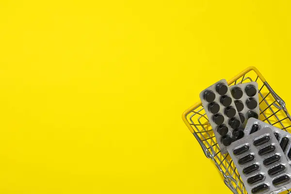 Tablets Activated Carbon Basket Shopping — Stock Photo, Image