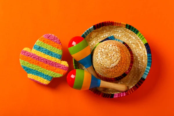 メキシコのマラカス サボテン ソンブレロの色の背景 — ストック写真